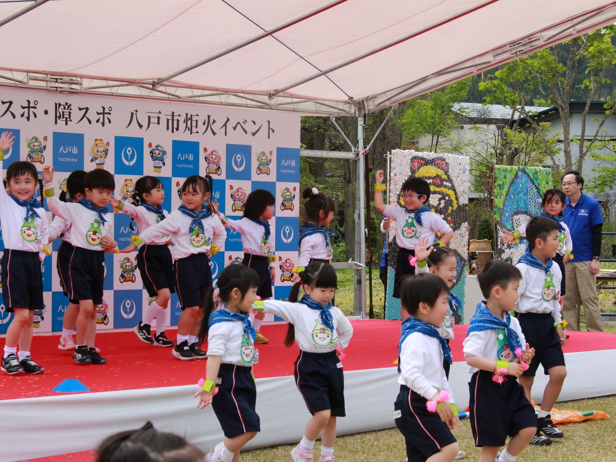 青の煌めきダンス披露