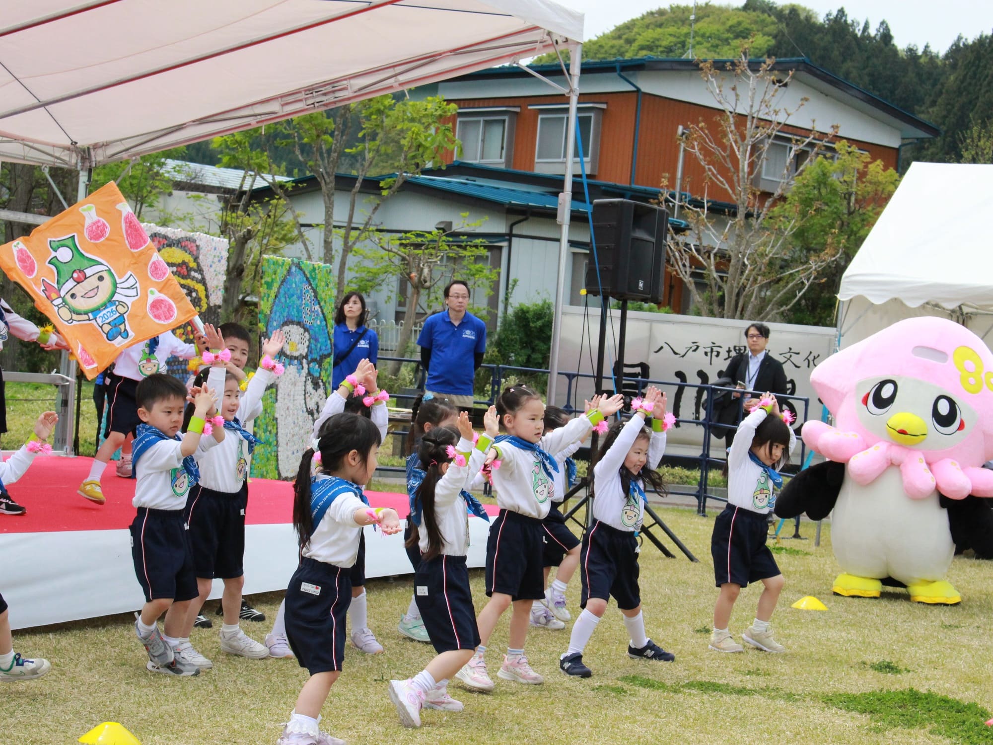 青の煌めきダンス披露